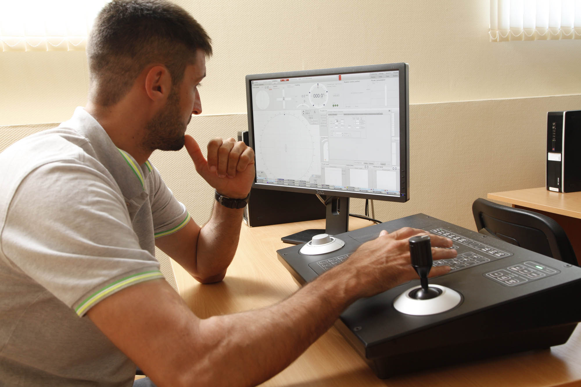 Системы динамического позиционирования судна