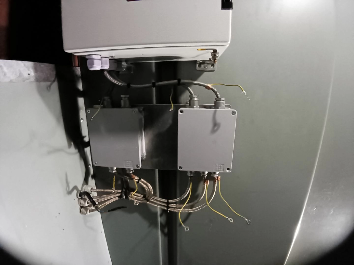 Прокладка и крепление кабелей при замене