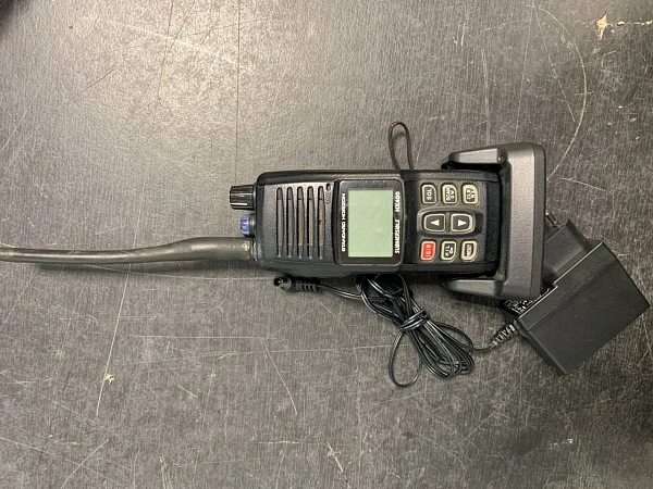 Радиостанция HX400IS s/n 8M060132 б/у