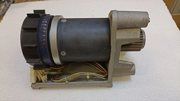 Двигатель GYSIN CH-4452 б.у. s.n 08100449.01.0920CB на проверку