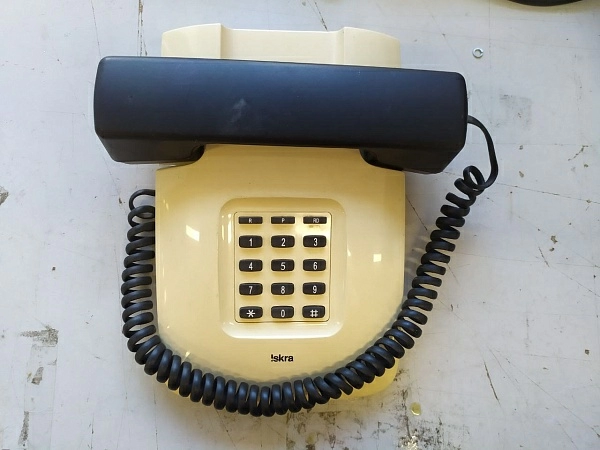Телефон Iskra б/у s/n 011101 на проверку