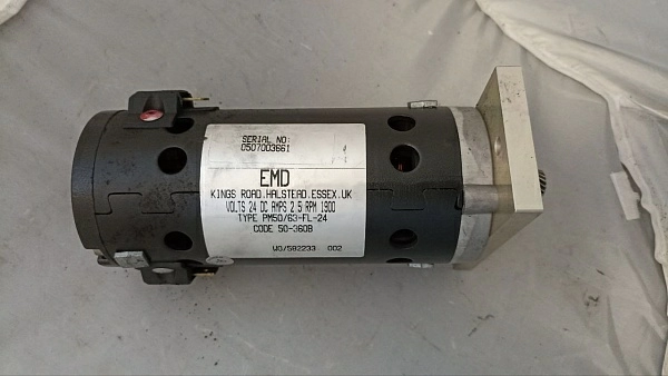 DC Motor typ PM50.63 FL 24 code 50.360B s.n. 0507003661 б.у. на проверку