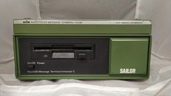 Терминал сообщений SAILOR H2098 б.у s.n 97545787 на проверку