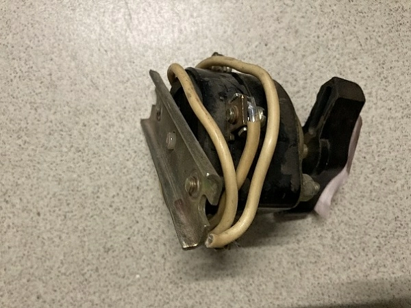 Тумблер трехконтактный б/s/n на проверку