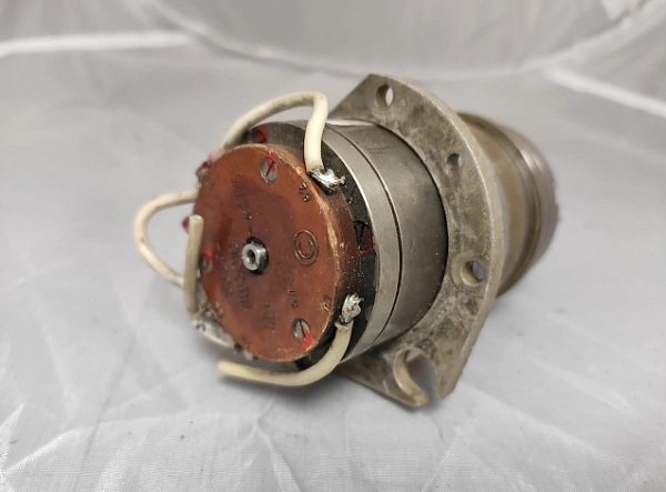 Сельсин 5БВТ ЛШ3.010 б.у. s.n 127522 на проверку