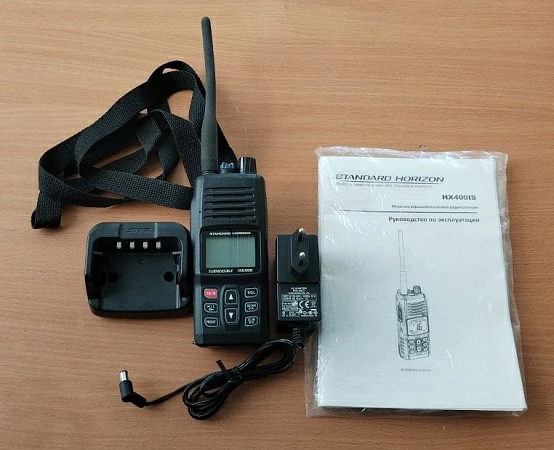 радиостанция носимая HX400IS