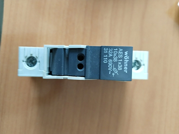 Держатель предохранителя Wohner AES 1x38