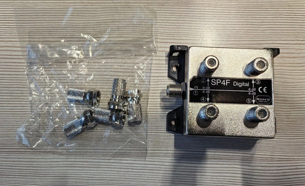 Разветвитель NAVAL SP4F, Marine 4-way Splitter Digital 100kHz-1000MHz-8dB + 5x