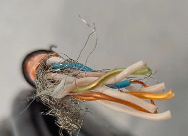 Кабель витая пара Nexans Cat 6, LSZH+PE 4, AWG24