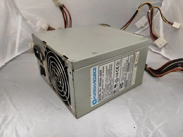 Блок питания FSP235-60GT б.у. s/n W218980025 раб.