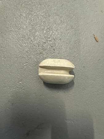 Изолятор керамический, орешковый б.у. б/s/n раб.