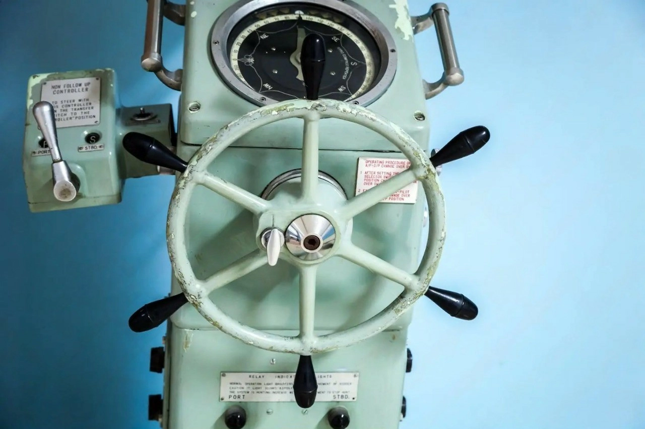 Авторулевой на судне