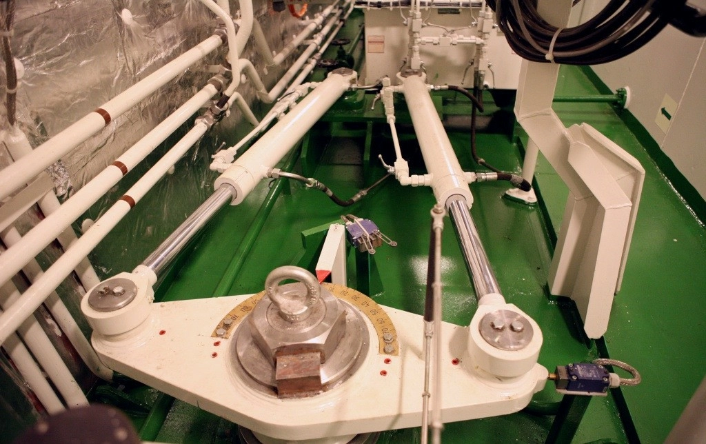 Авторулевой на судне