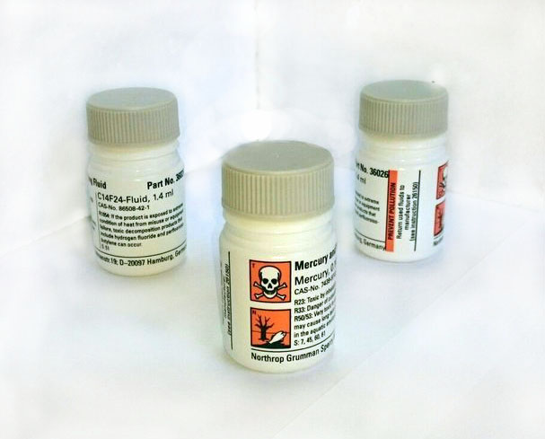 The insulating liquid for gyrocompass